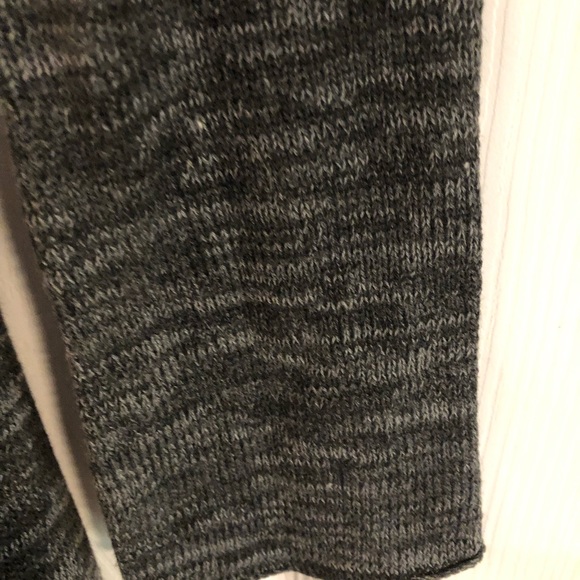 Neiman Marcus ruffled cardigan in grey. Size M. - Picture 3 of 6